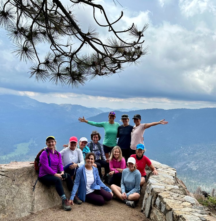 #wawonapoint #hikeyosemite #tredsup #womenhiking #mariposagrove